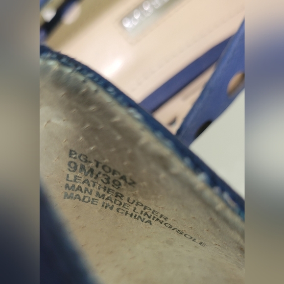 BCBGeneration Cut-Out Leather Heels - Picture 3 of 11